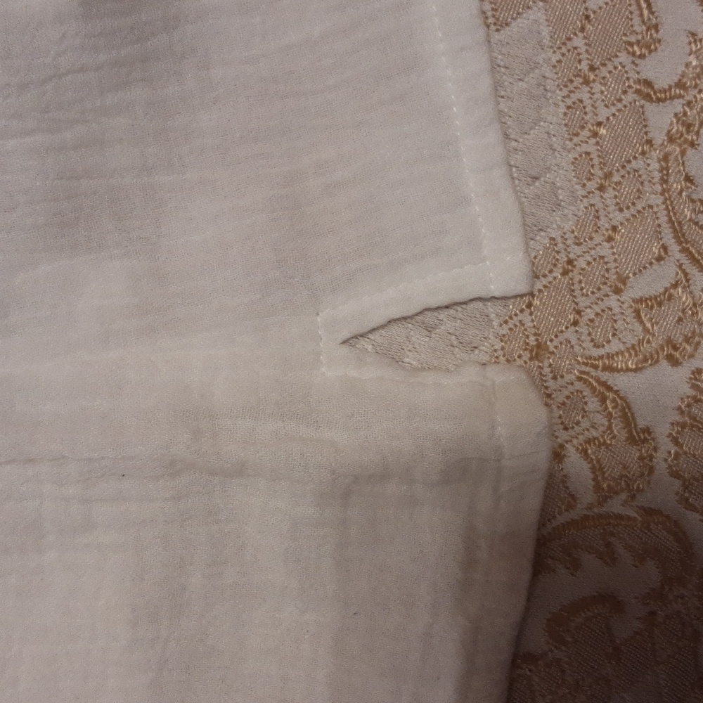 SOFT SURROUNDINGS - WHITE Front Tie Keyhole Style Tank - Size 17" Wide (L) - Picture 3 of 8
